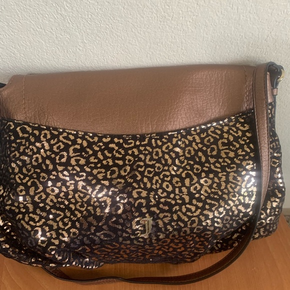 Juicy Couture Metallic Leopard Crossbody Bag
Vegan Leather Animal Print - Picture 7 of 10